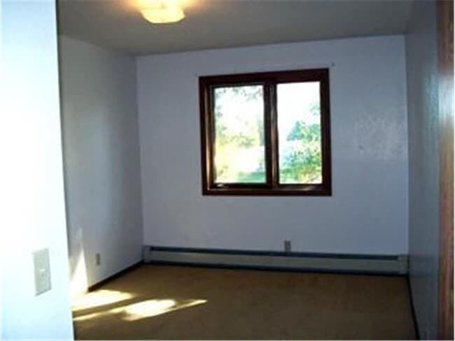 Building Photo - 910 Hengen St