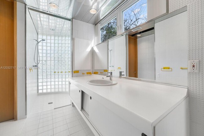 Building Photo - 6070 SW 128th St