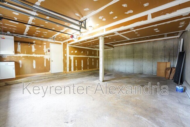 Building Photo - 5901 Beech Tree Dr