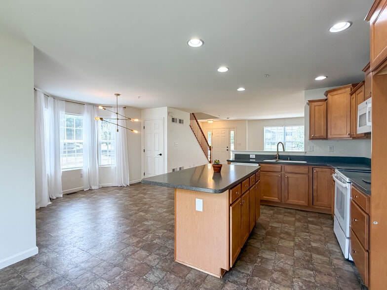 Building Photo - 900 Cadwell Ln