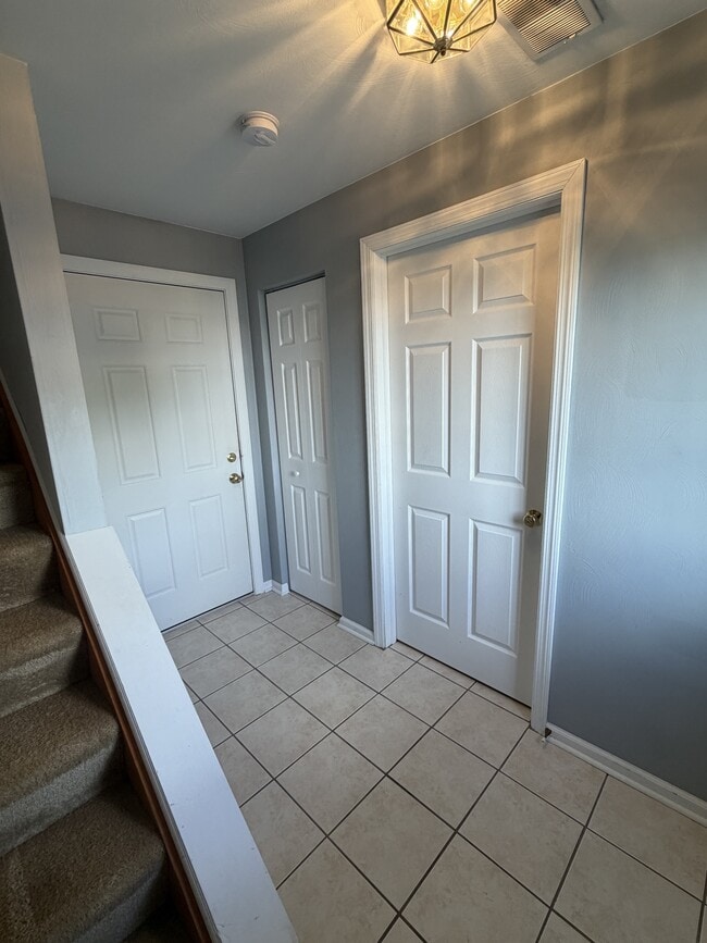 Building Photo - 1601 Thistle Dr