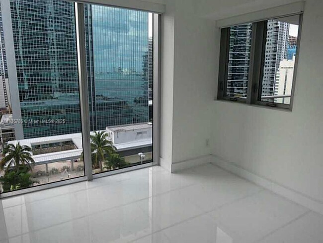 Building Photo - 1300 Brickell Bay Dr