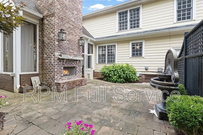 Building Photo - 177 Cottonwood Dr