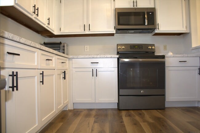 Building Photo - 607 Spring Meadow Rd