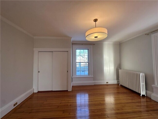 Building Photo - 5 Record St