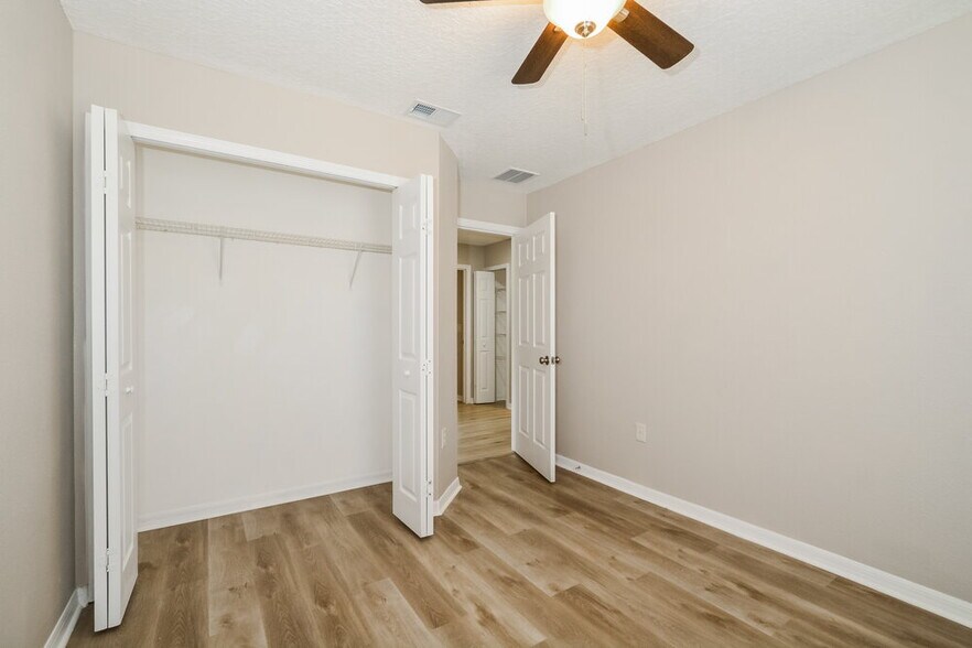 Building Photo - 241 Bluff Pass Dr
