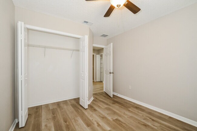 Building Photo - 241 Bluff Pass Dr