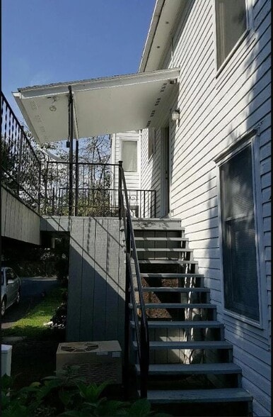 Stairs to Deck - 432 Roanoke Blvd