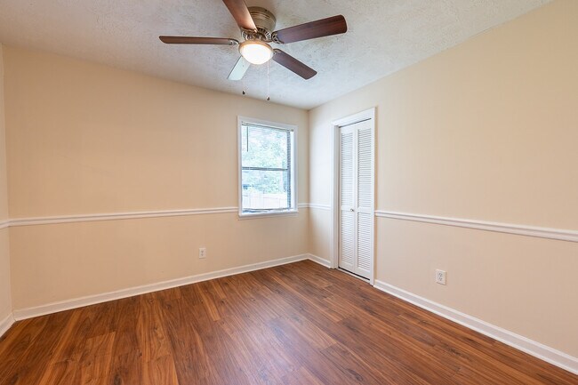Building Photo - 3101 Vlg W Dr