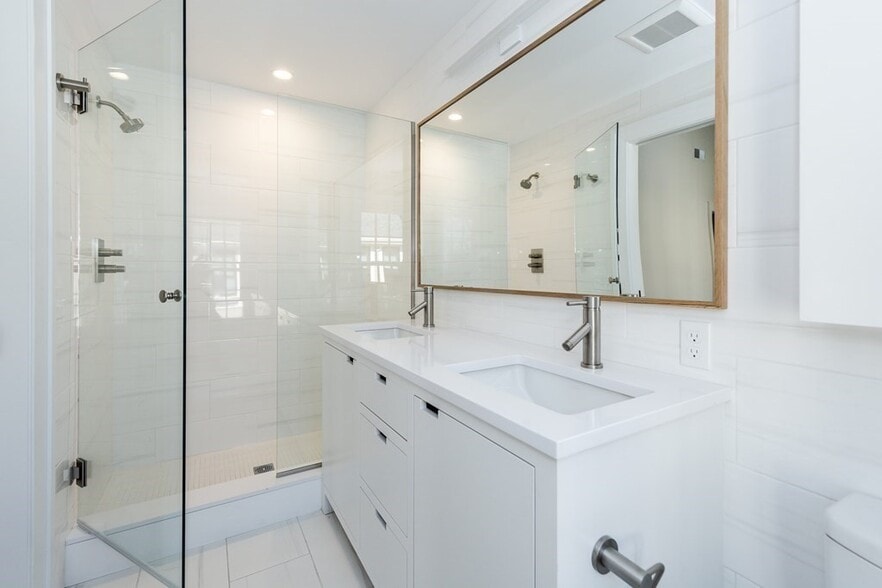 Building Photo - 229 Concord Ave