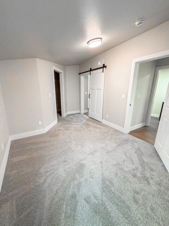 Building Photo - 125 9th St S
