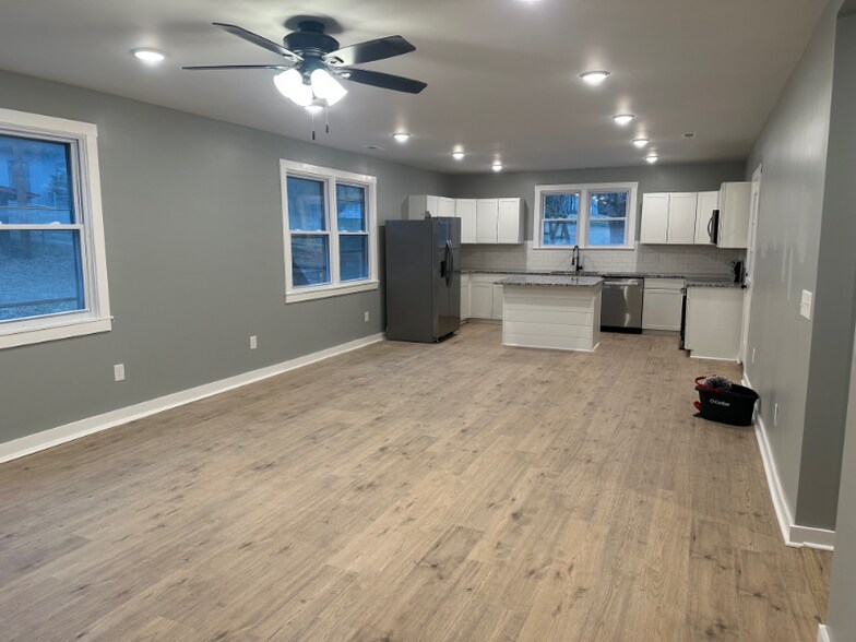 Building Photo - 316 Valley View Dr