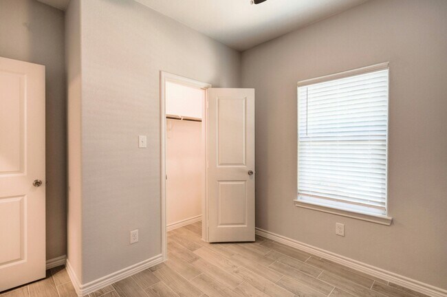 Building Photo - 9751 Black Gum