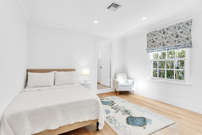 Building Photo - 211 Miraflores Dr