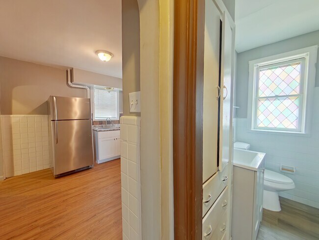 Building Photo - 1633 Veronica Ave