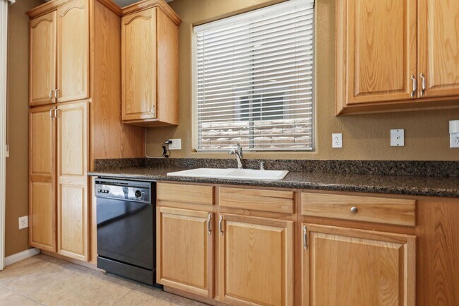 Building Photo - Spacious Summerlin Gem with Loft and Balcony Suite