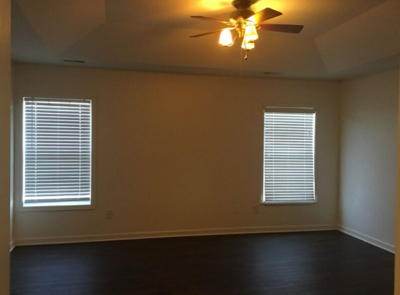 Building Photo - 4544 Fairport Ct