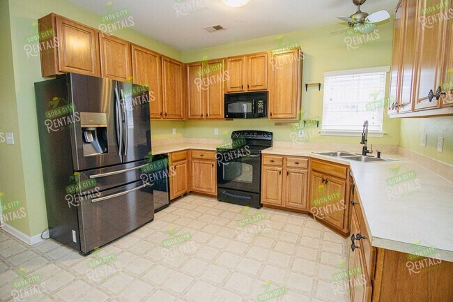 Building Photo - Prelease for June 15th, 2026- 3 Bedroom, 2...