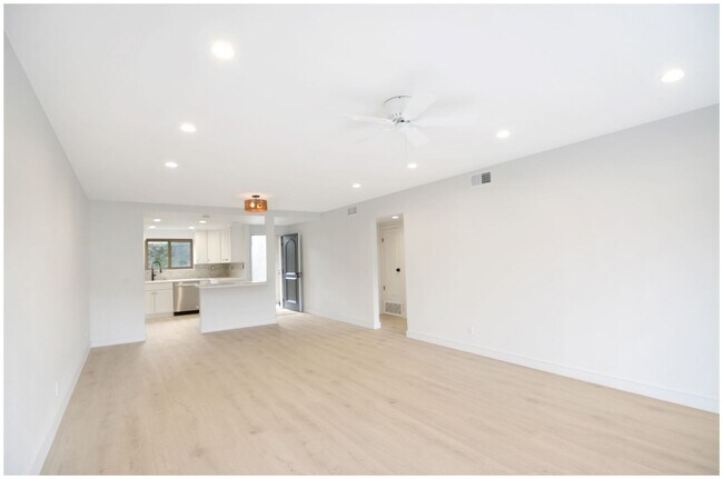 Building Photo - GORGEOUS VIEW CONDO ON THE GOLF COURSE!!!