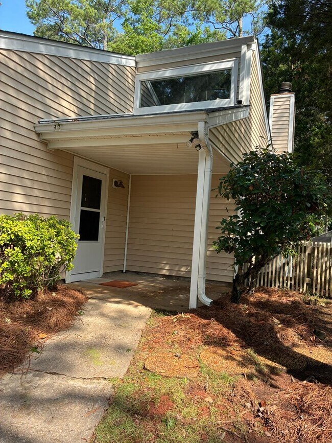 Building Photo - 221 Mariners Row