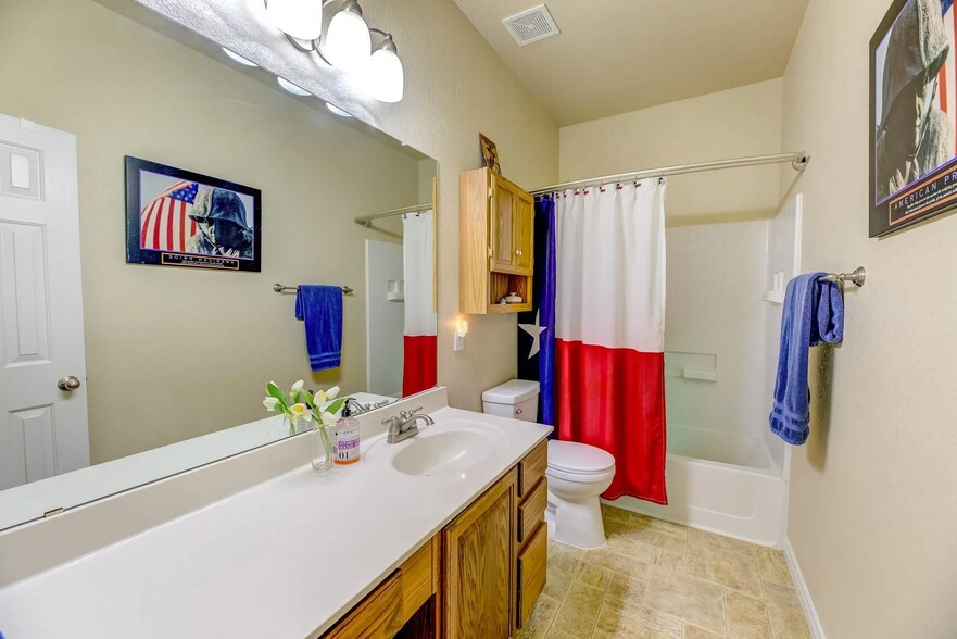 Building Photo - 2409 Creek Villas Dr