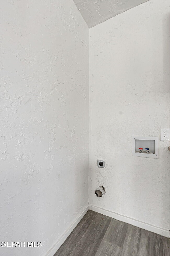 Building Photo - 580 Chula Vista St