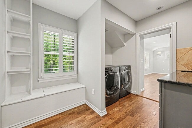 Building Photo - Classic Denver Charm Meets Modern Flexibility