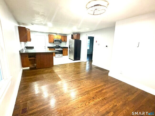 Building Photo - 184 Park St