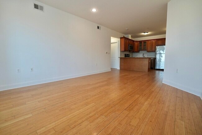 Building Photo - 5 Monitor St