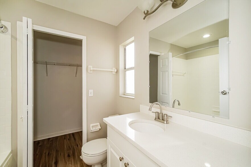 Building Photo - 2823 Tannery Ct