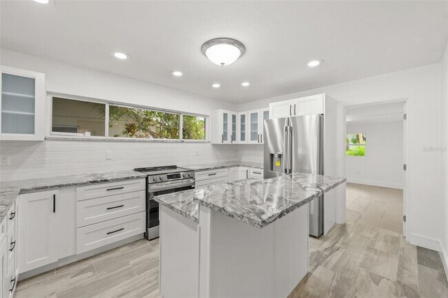 Building Photo - 5301 Venetian Blvd NE