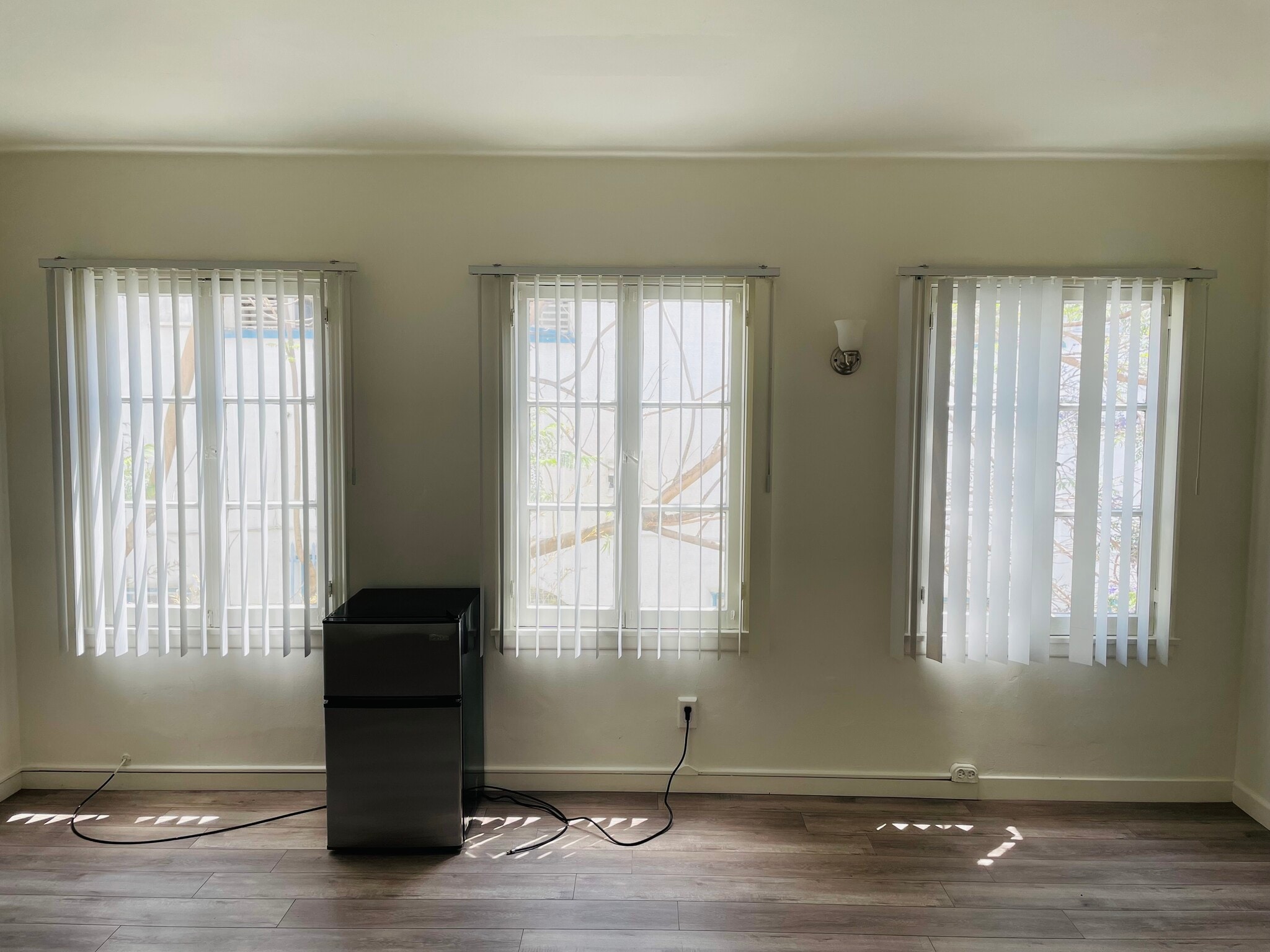 Building Photo - Westwood Plaza Apartments