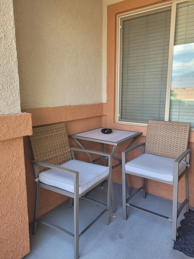 Building Photo - 701 Ocotillo Ln