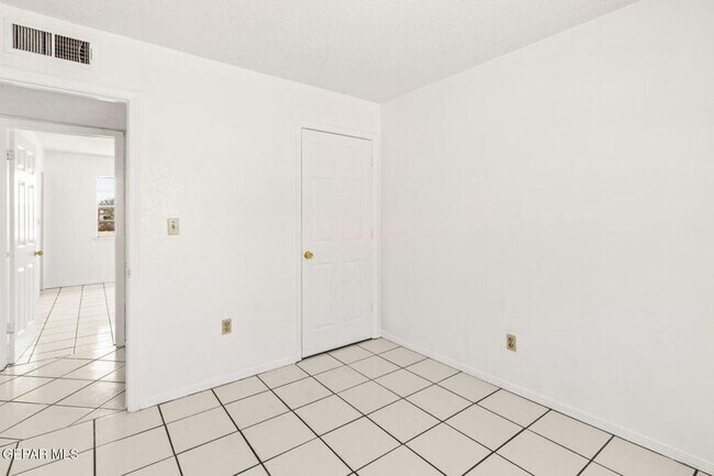 Building Photo - 11701 Henry Phipps Dr