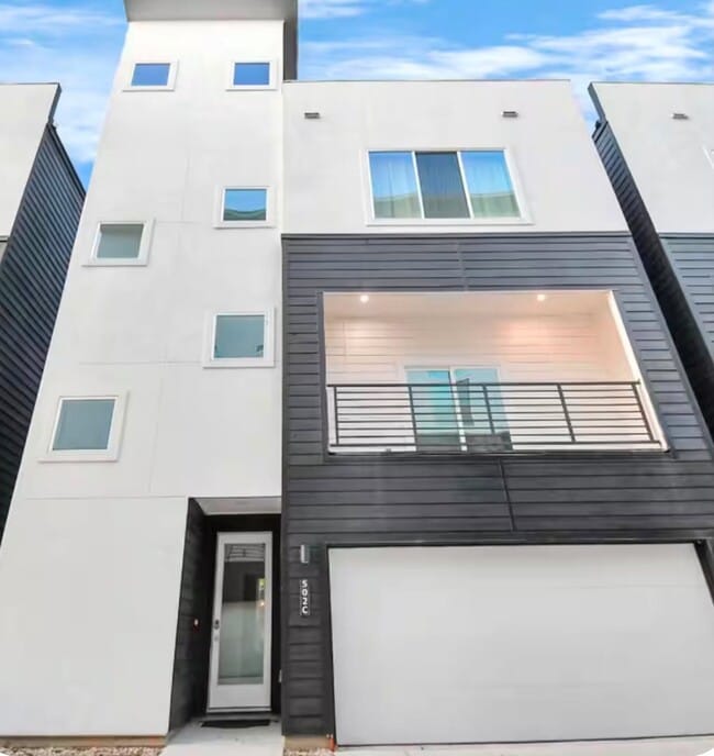Building Photo - 502 Schweikhardt St