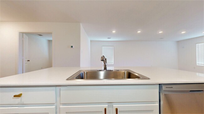 Building Photo - 27014 Breakaway Ln