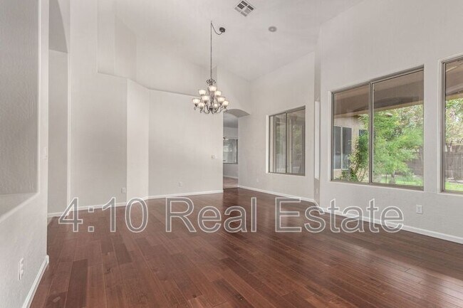 Building Photo - 463 W Canary Way