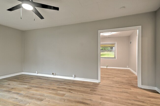 Building Photo - 1712 Oaklawn St