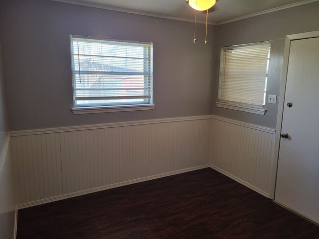 Building Photo - 604 Ellen Dr
