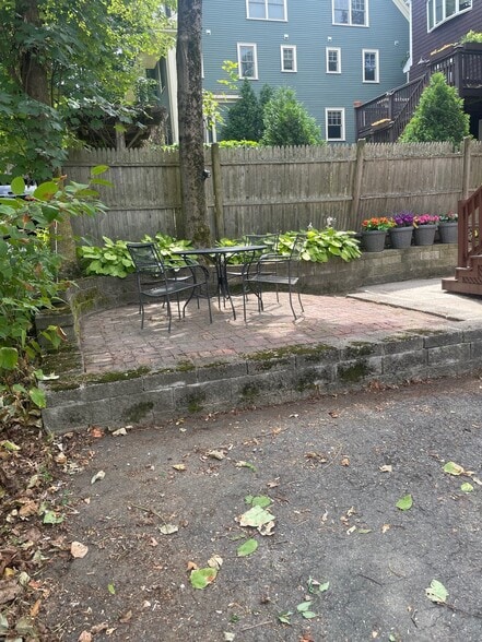 Building Photo - 44 Waverley Ave