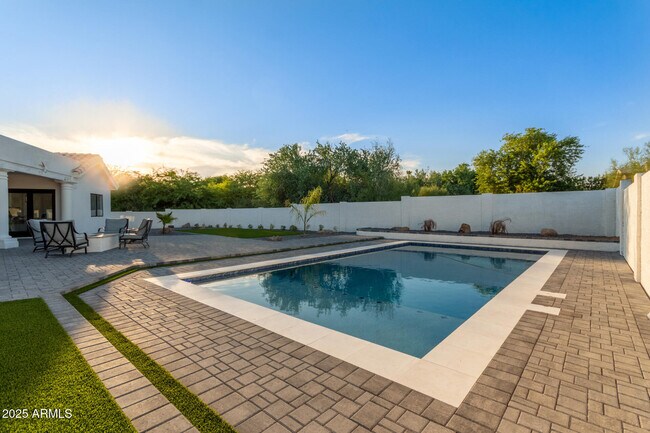 Building Photo - 8156 E Questa Rd