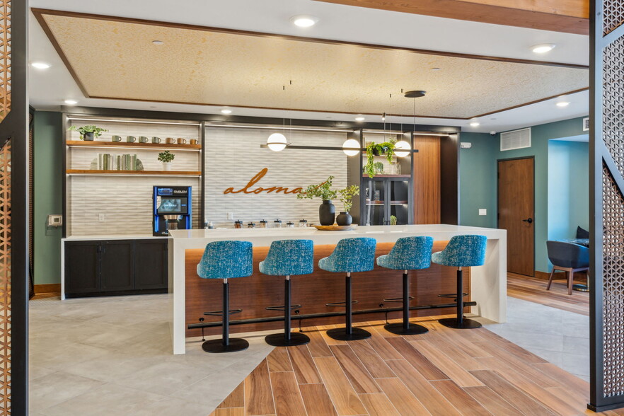 Building Photo - Aloma