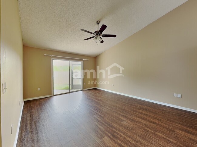 Building Photo - 10355 Little Econ St