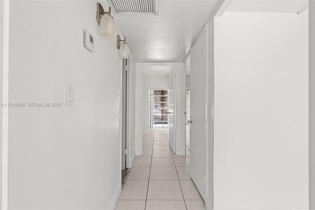 Building Photo - 15504 Sharpecroft Dr