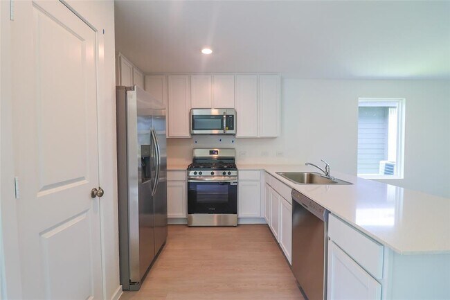 Building Photo - 31371 Black Cherry St