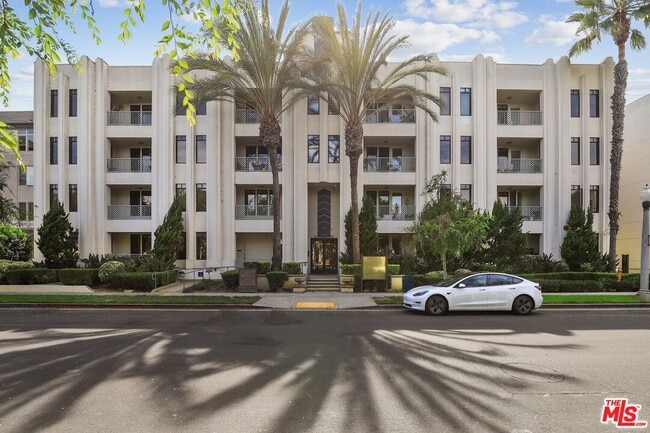 Building Photo - 5625 Crescent Park W
