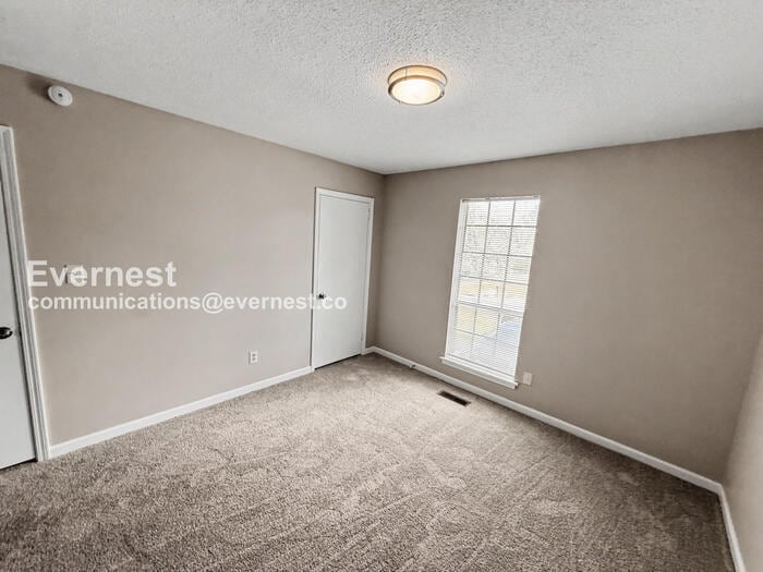 Building Photo - 617 Carson Crest Cir