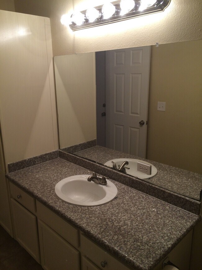 Building Photo - Madera Home for Rent