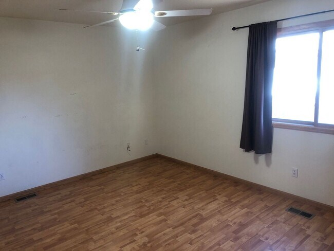 Building Photo - Nice Home with Finished Basement in South Loveland