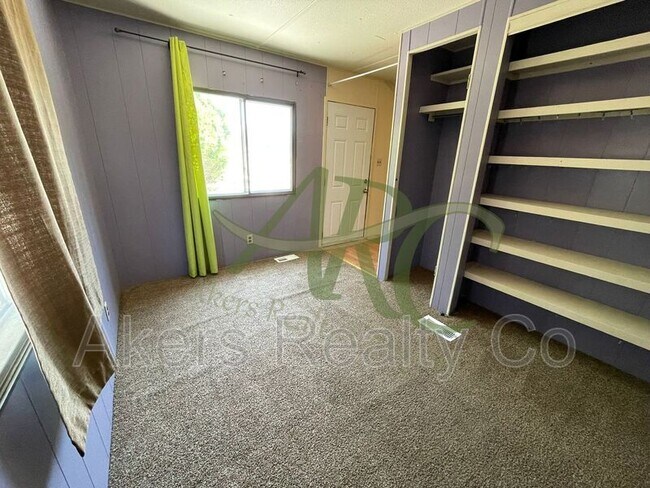 Building Photo - 965 S Blueridge Dr